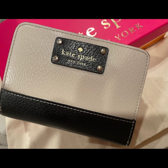 100% Kate Spade Multicolor Wallet w/ 5 Card Slot - Picture 2 of 9